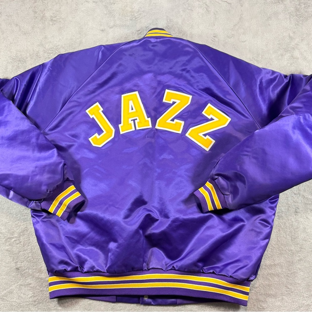 Rare 90’s Vintage Utah Jazz Chalk Line Satin Jacket Purple Size XL Back Spellout